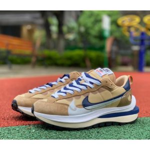 Nike Vaporwaffle x Sacai