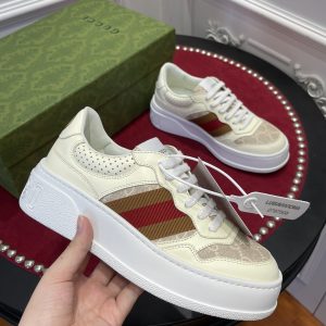 Gucc* SNEAKER