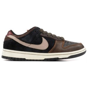 Nike SB Dunk Low Strummer