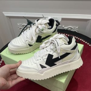 OFF-WHITE SNEAKER