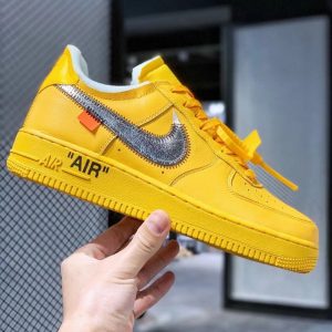 Nike Air Force 1 Low University gold